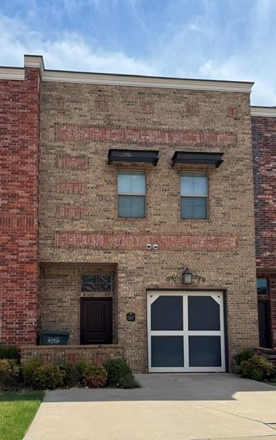 587 S Fretz Avenue Property Photo 2