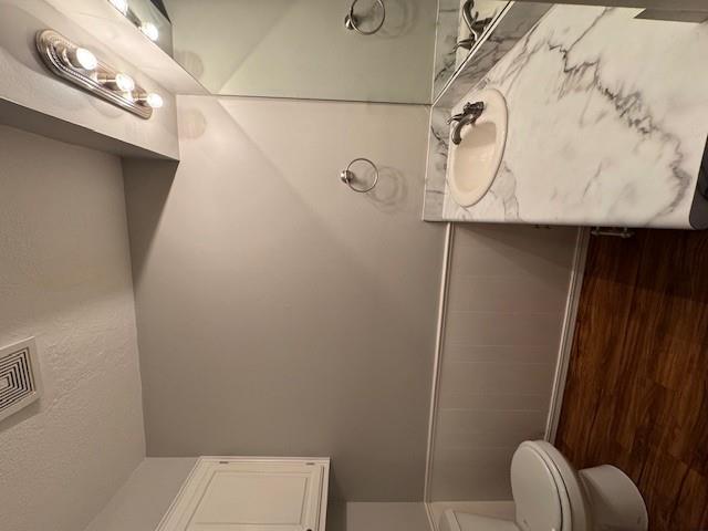 2913 Village Circle Property Photo 8