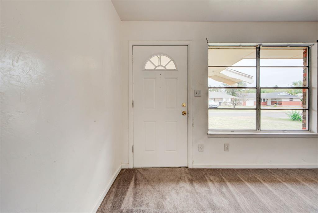 744 Nw 1st Street Property Photo 3