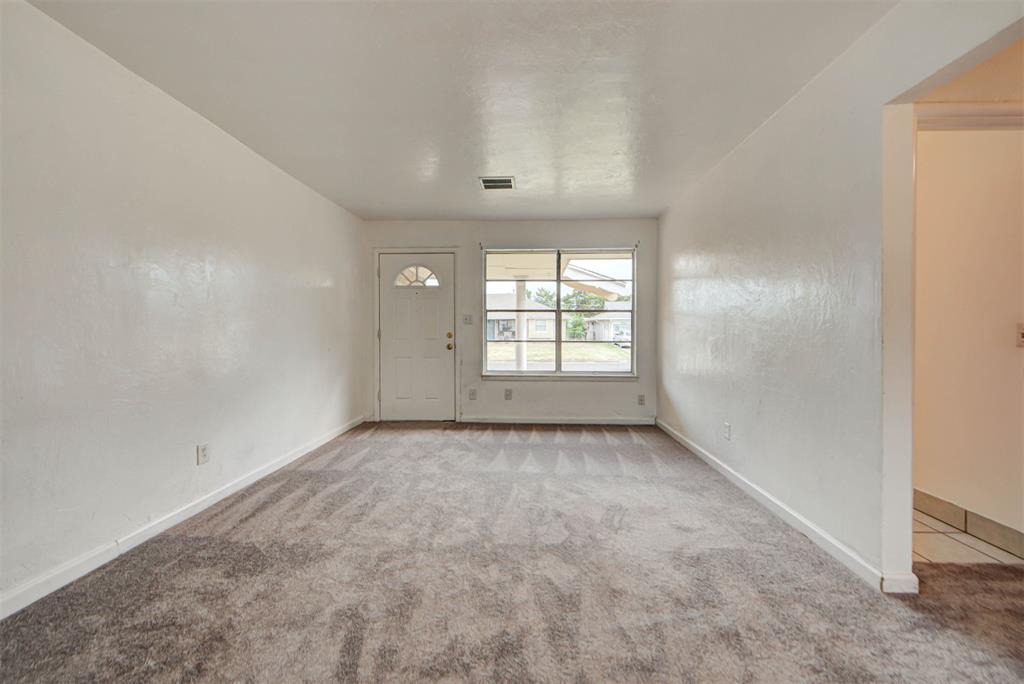 744 Nw 1st Street Property Photo 4