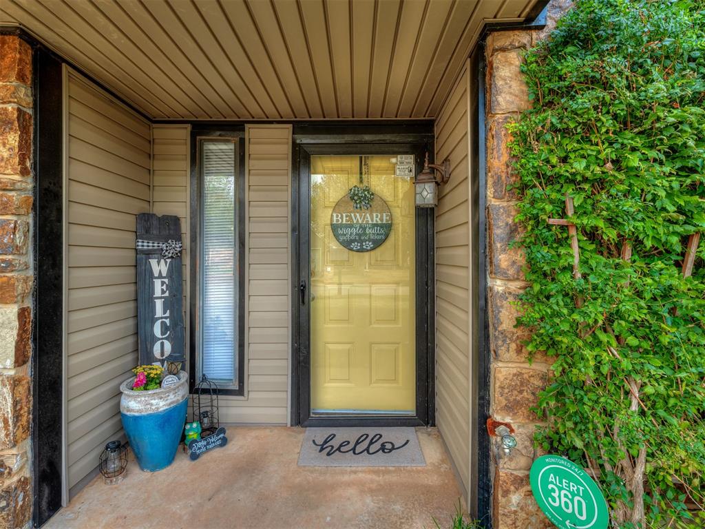 748 Westglen Drive Property Photo 2