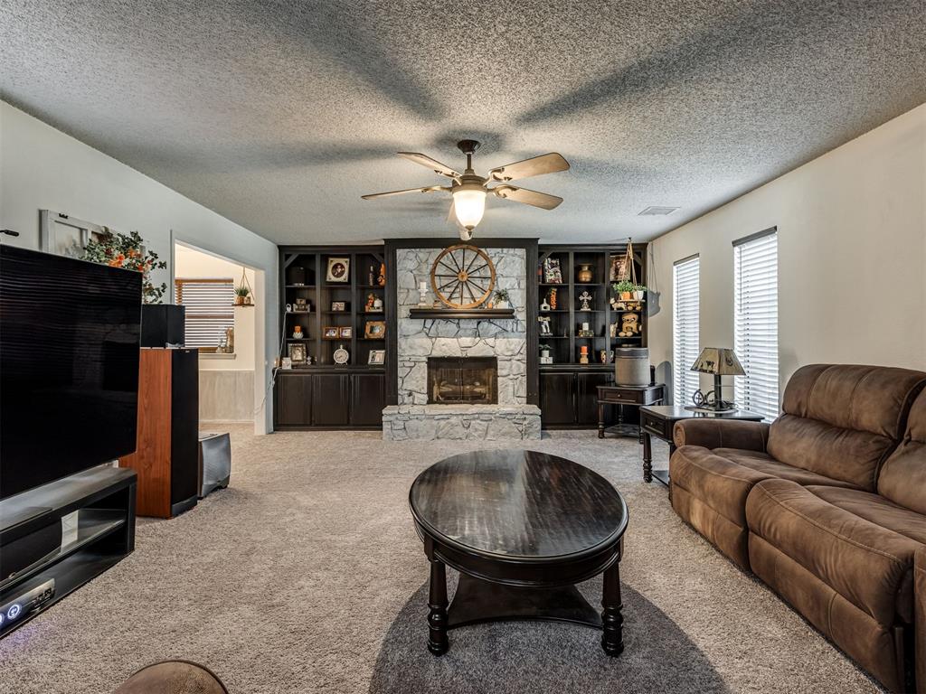 748 Westglen Drive Property Photo 8