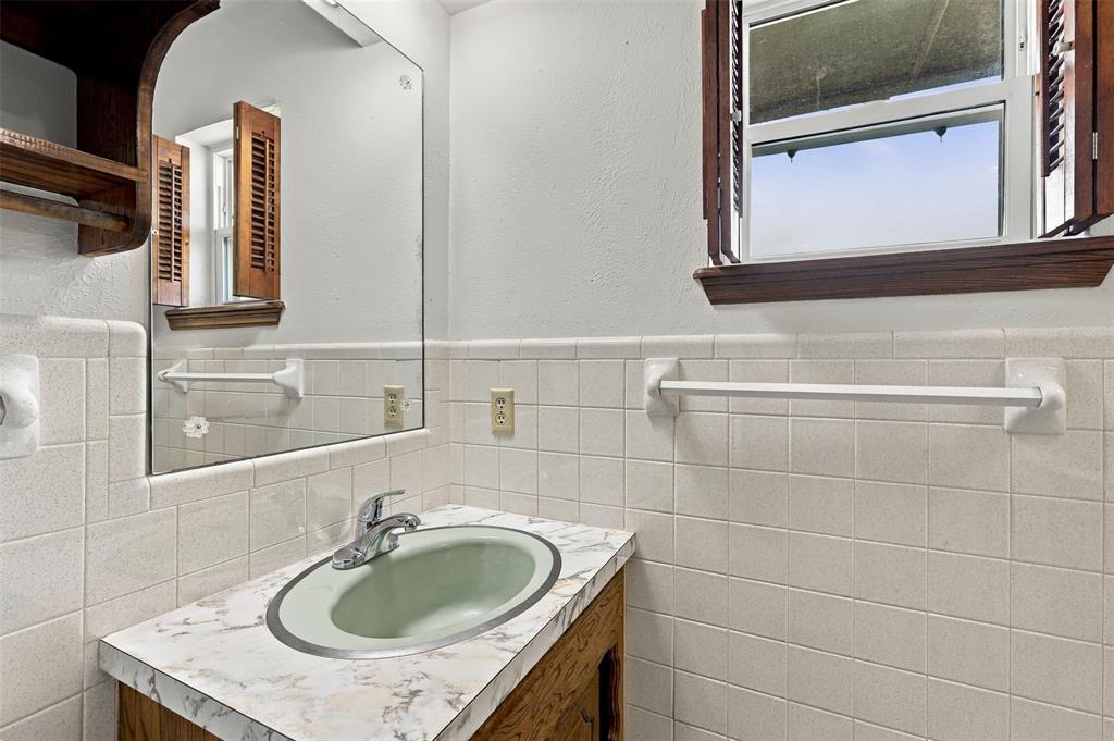 2457 Barrington Property Photo 27