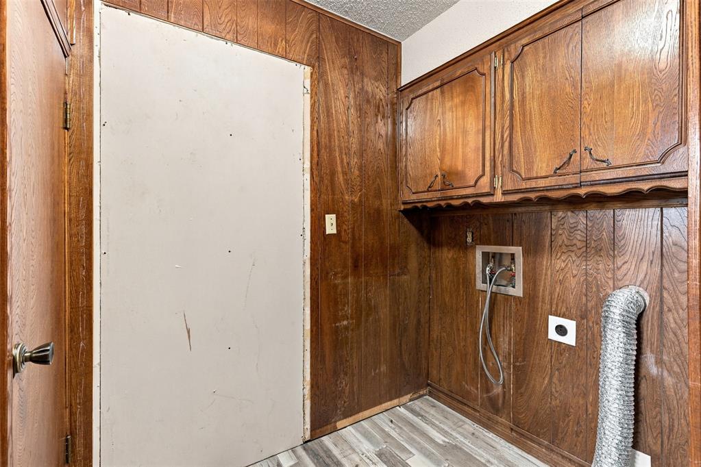 2457 Barrington Property Photo 28