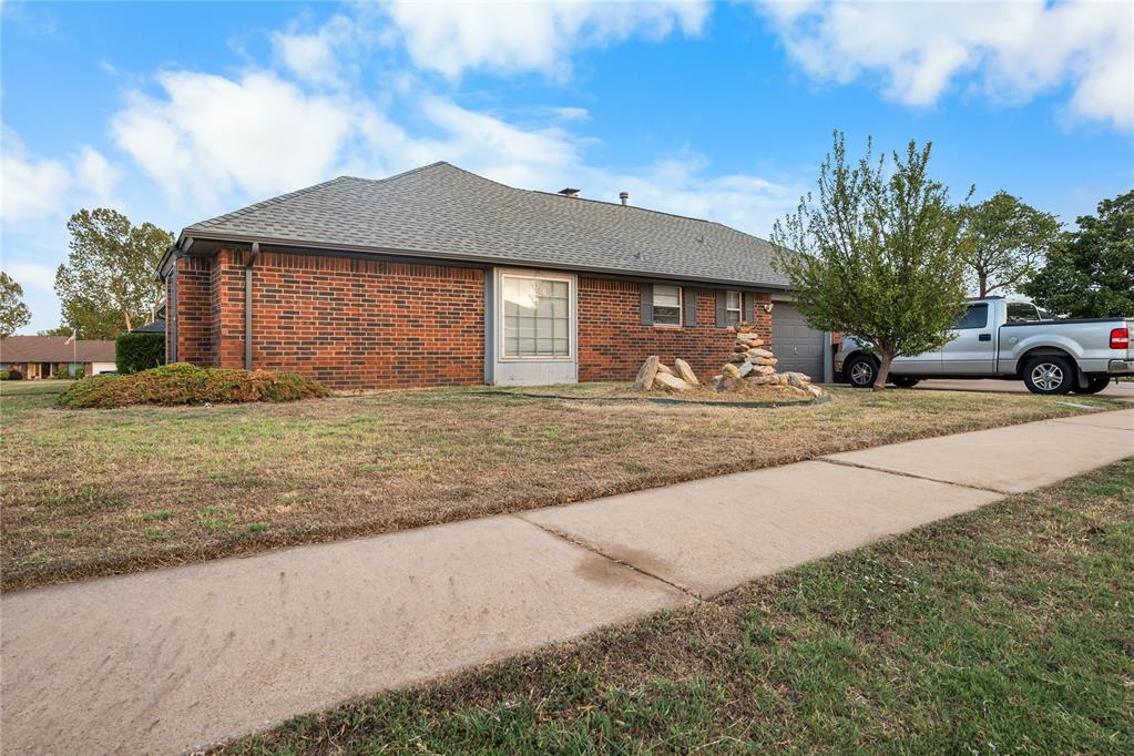 1816 N Lincoln Avenue Property Photo 2