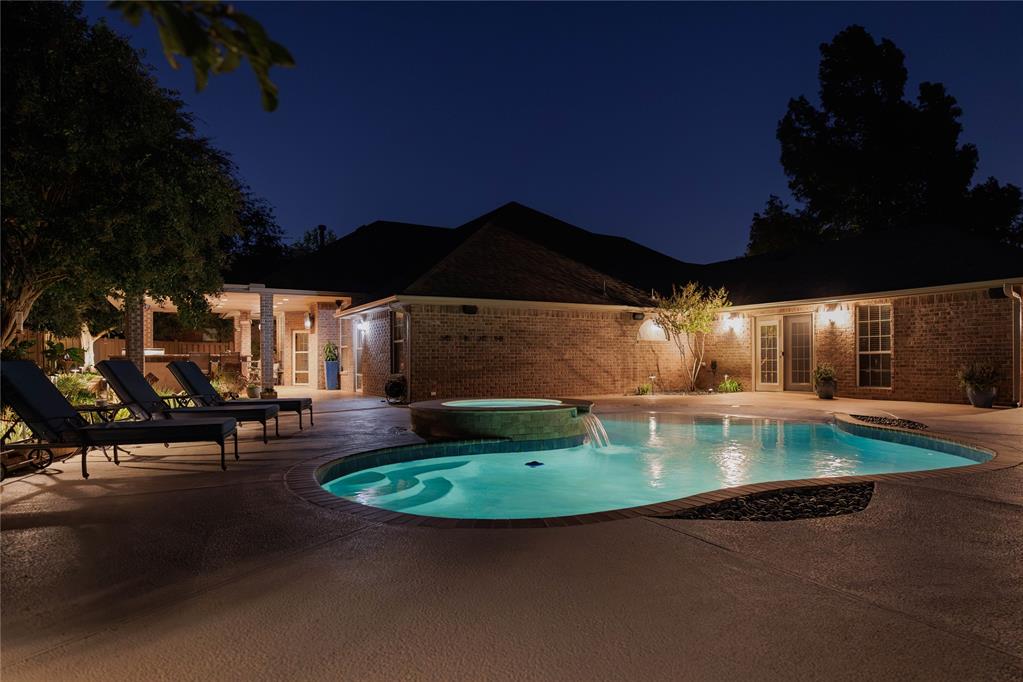 407 Tumbleweed Road Property Photo 2