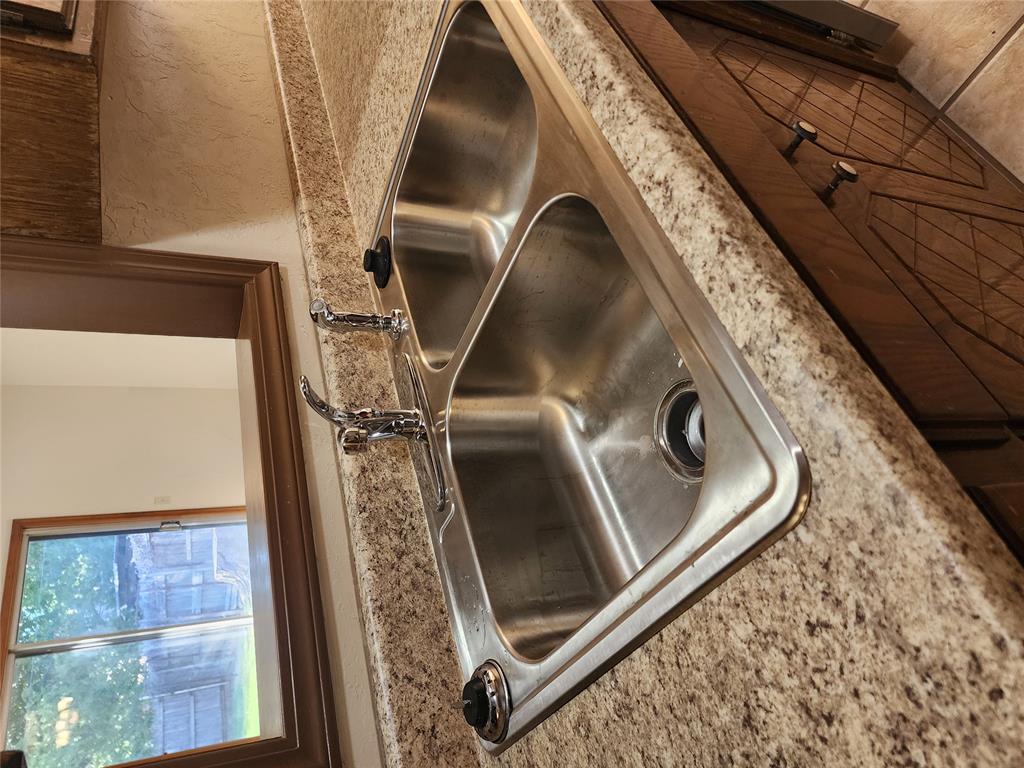 2605 N Donald Avenue Property Photo 6