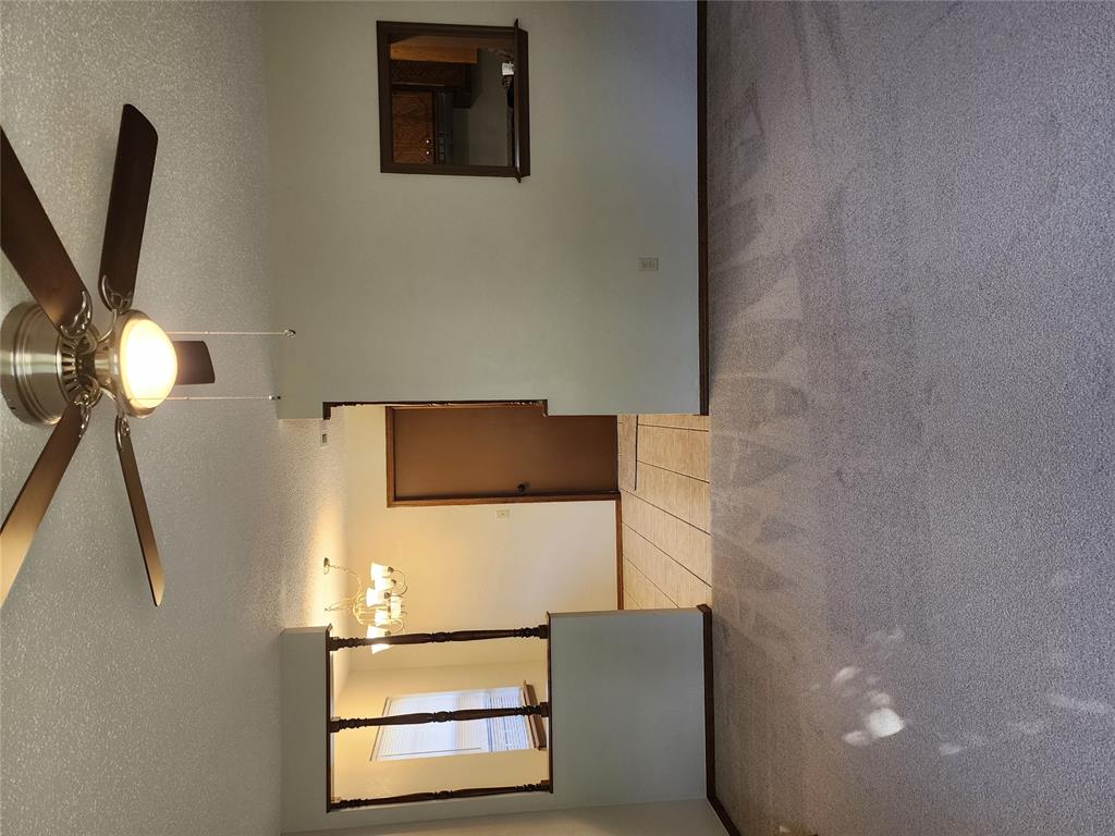 2605 N Donald Avenue Property Photo 10
