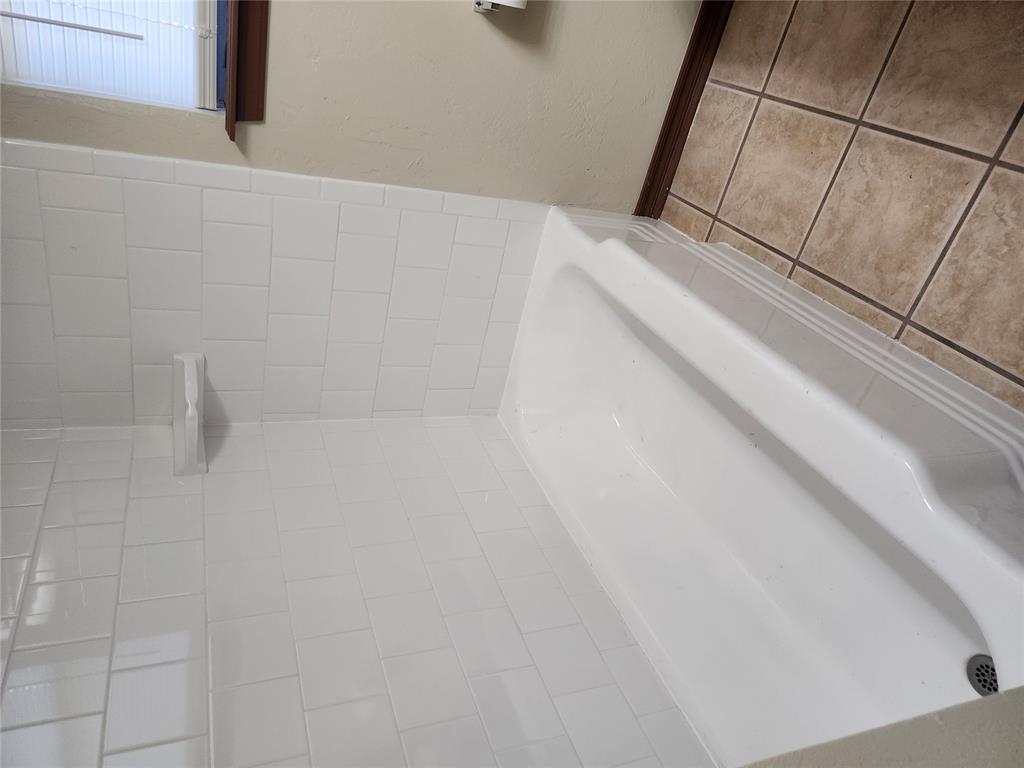 2605 N Donald Avenue Property Photo 14