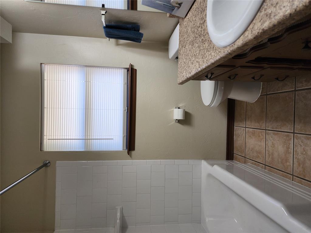 2605 N Donald Avenue Property Photo 15