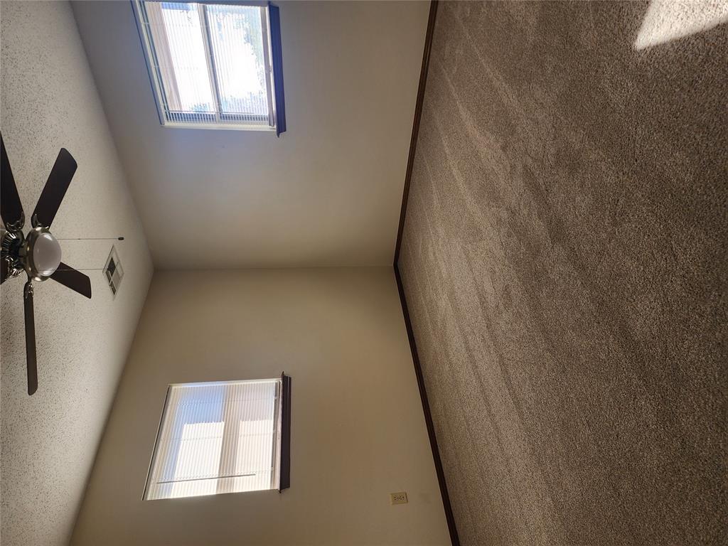 2605 N Donald Avenue Property Photo 16