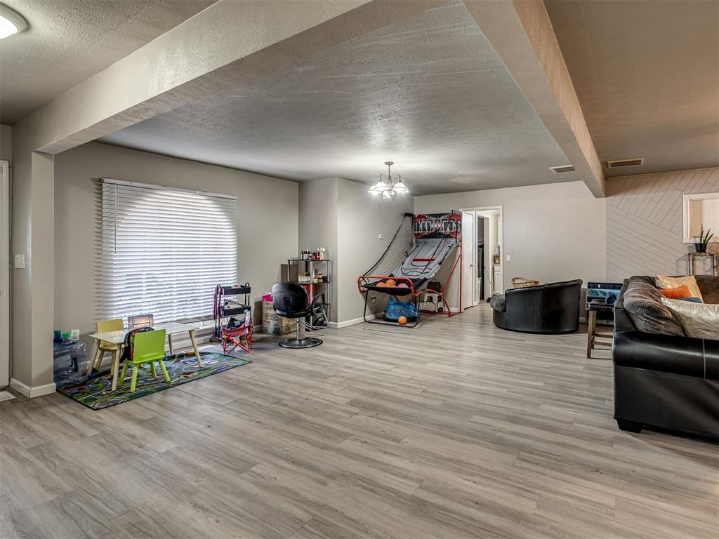 10901 N Villa Avenue Property Photo 7