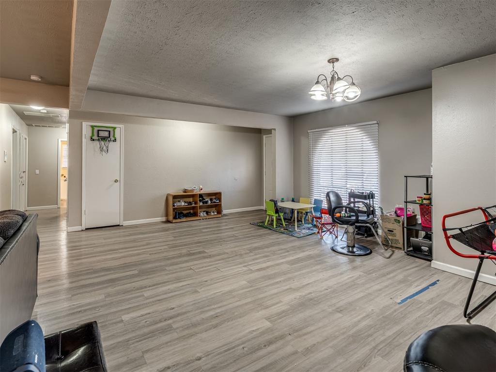 10901 N Villa Avenue Property Photo 8