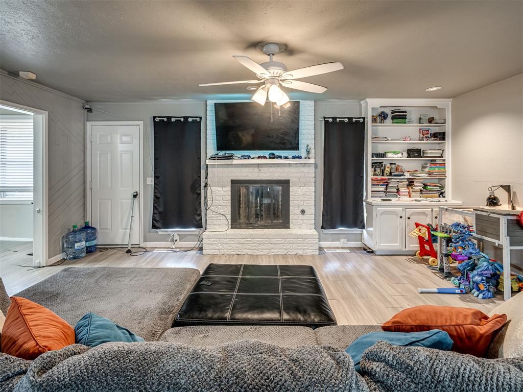 10901 N Villa Avenue Property Photo 10