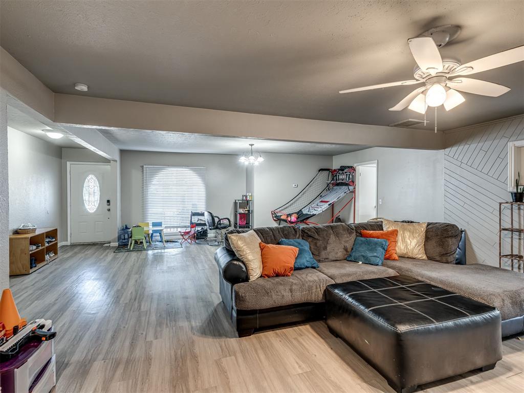10901 N Villa Avenue Property Photo 12