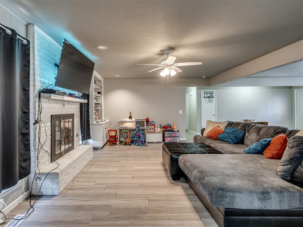 10901 N Villa Avenue Property Photo 14