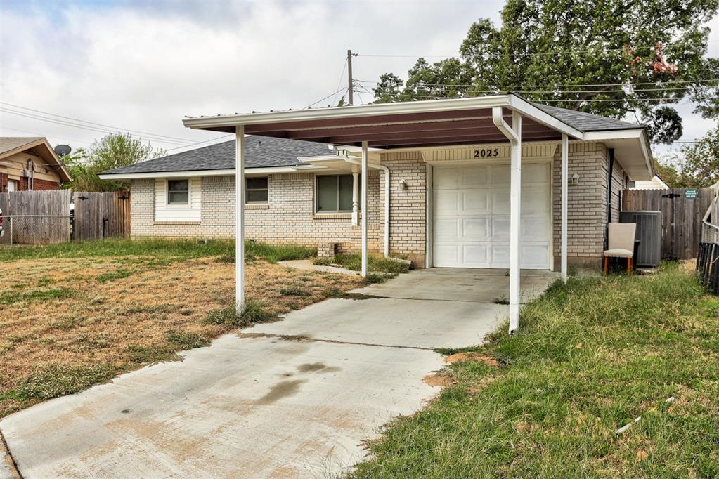 2025 Albert Drive Property Photo 3