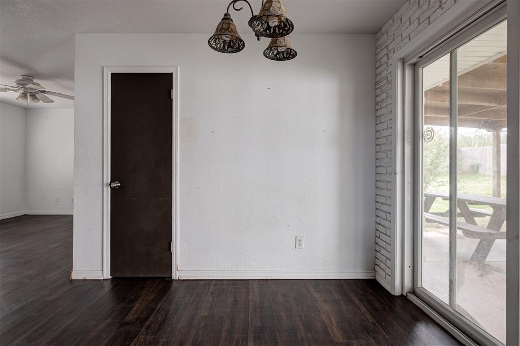 2025 Albert Drive Property Photo 12