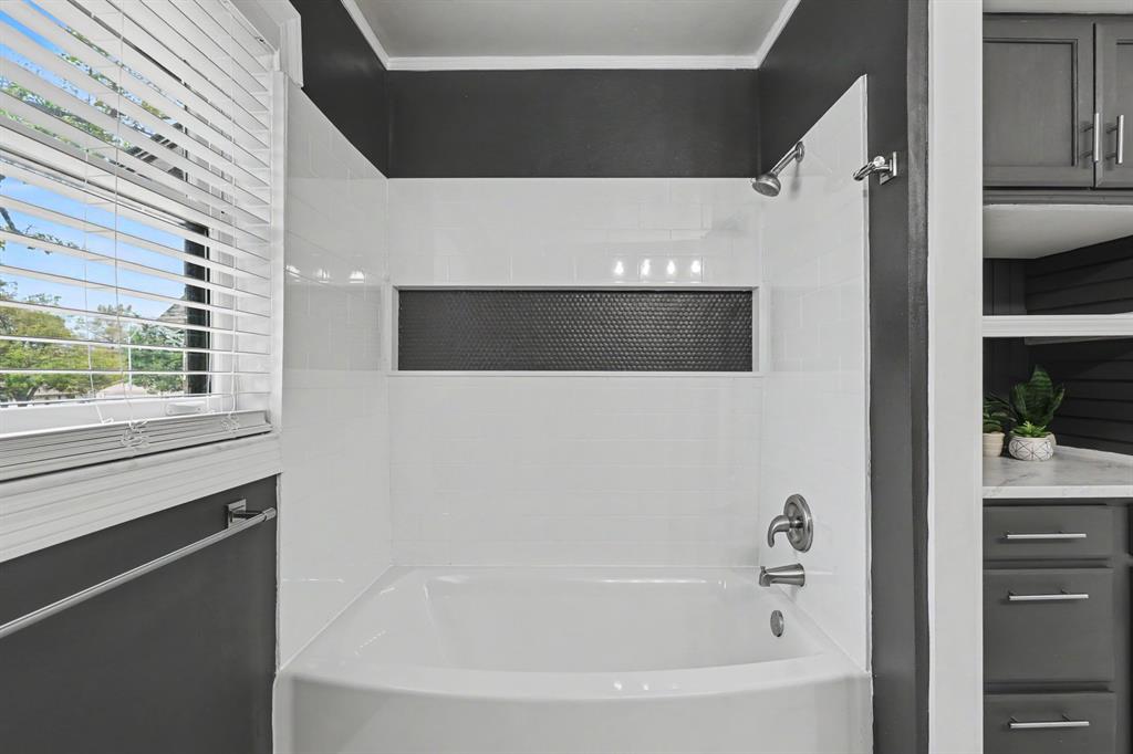 1221 Woodstock Court Property Photo 25