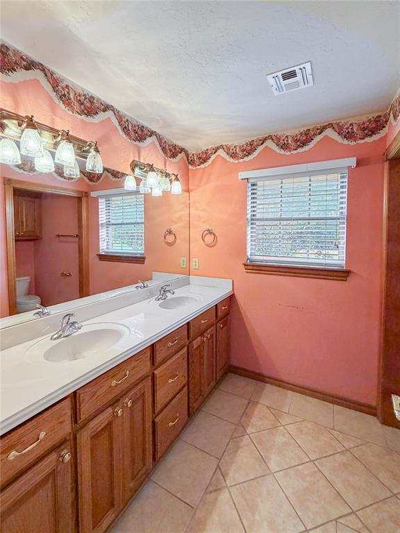 594 Ne Valley View Road Property Photo 12