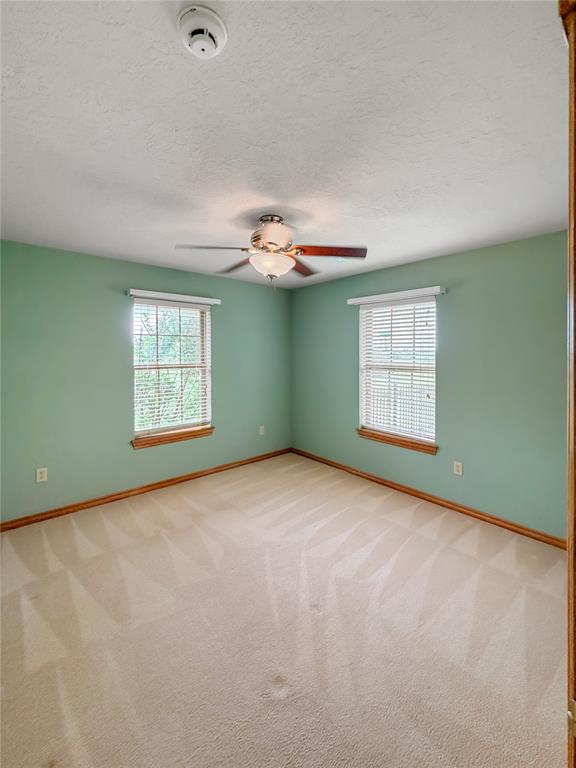594 Ne Valley View Road Property Photo 14