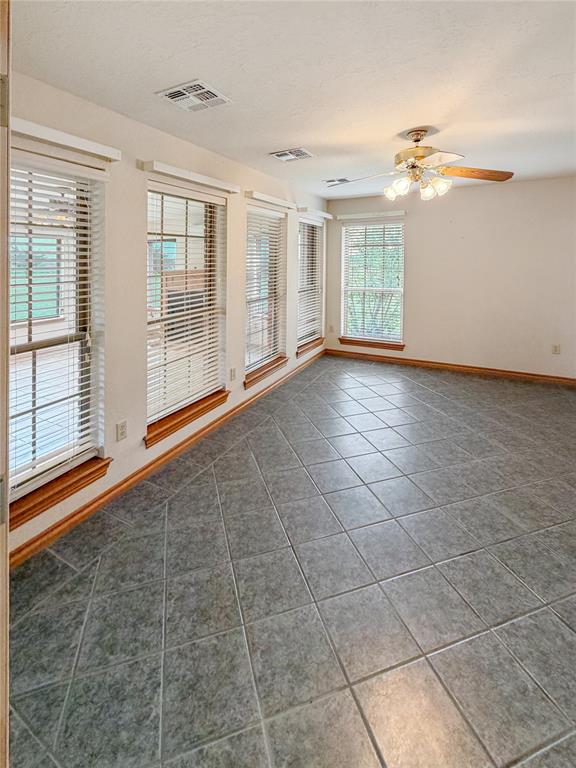594 Ne Valley View Road Property Photo 19