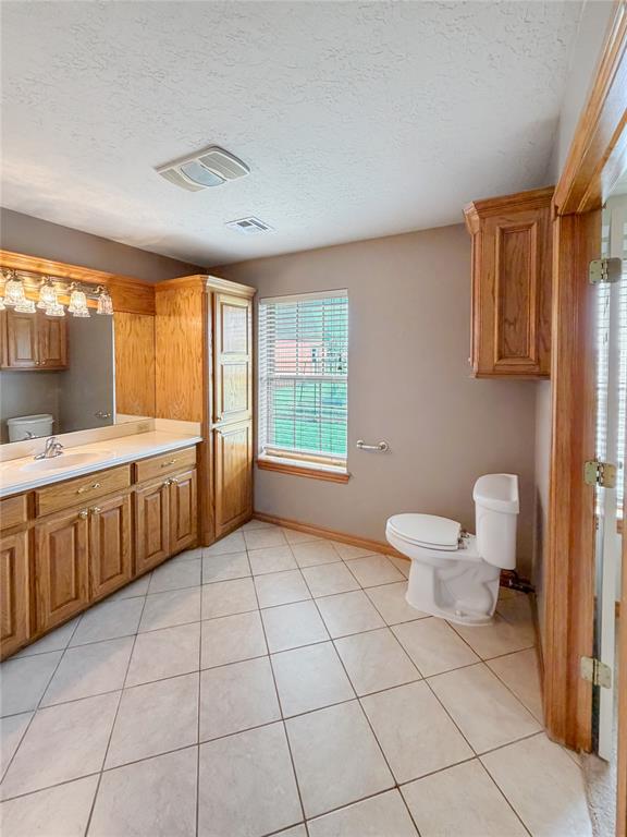 594 Ne Valley View Road Property Photo 21