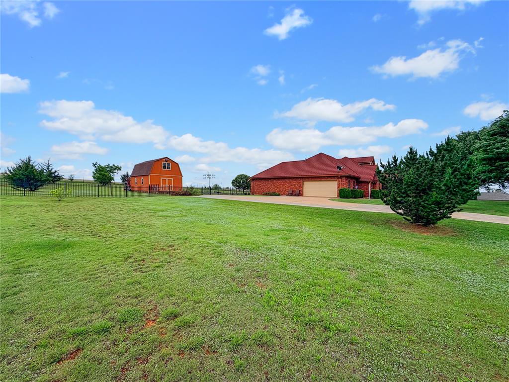594 Ne Valley View Road Property Photo 34