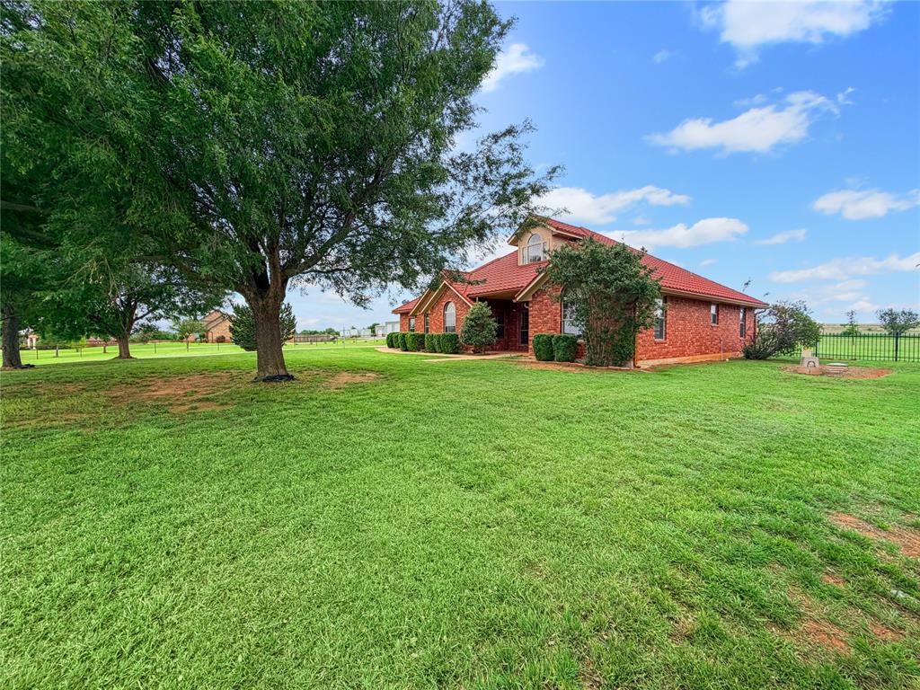 594 Ne Valley View Road Property Photo 35