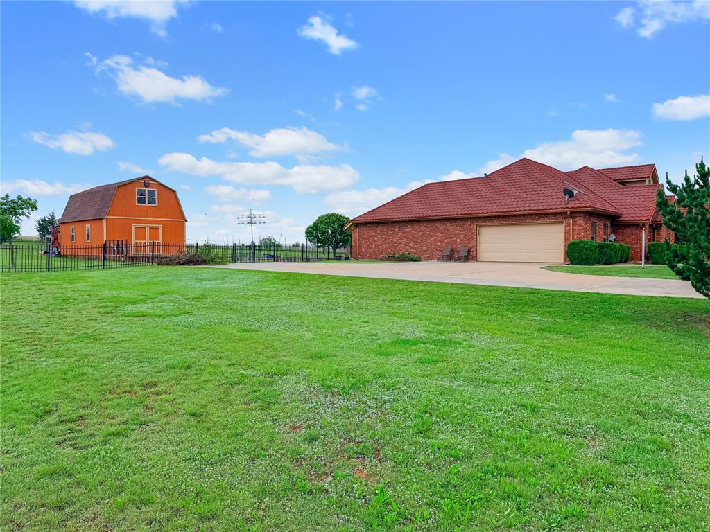 594 Ne Valley View Road Property Photo 36