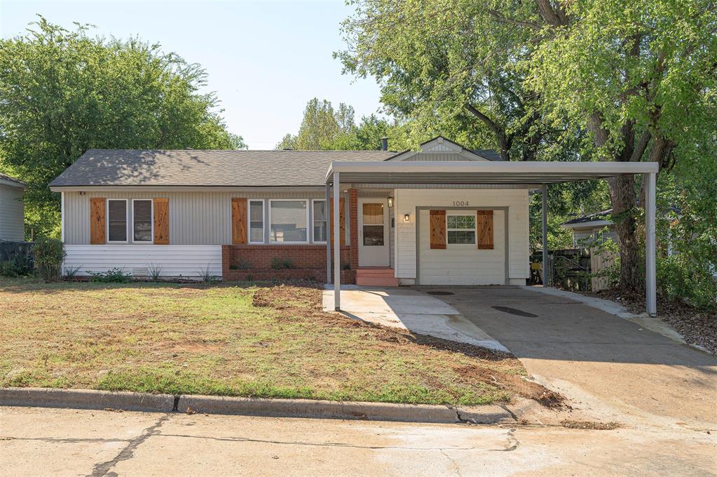 1004 N Locust Lane Property Photo 1