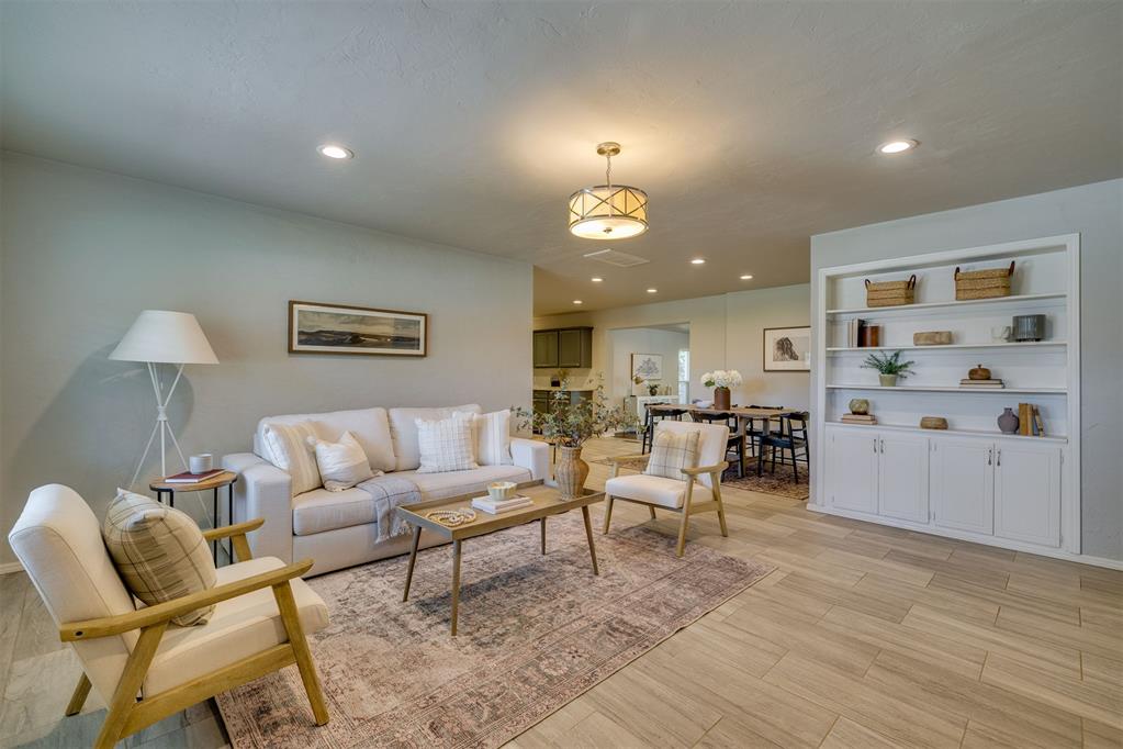 1501 Carlton Way Property Photo 1