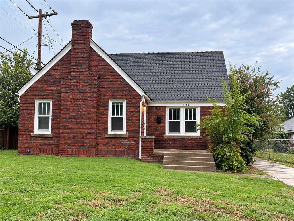 1136 N Villa Avenue Property Photo 1
