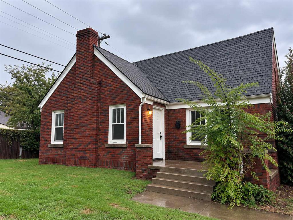 1136 N Villa Avenue Property Photo 2