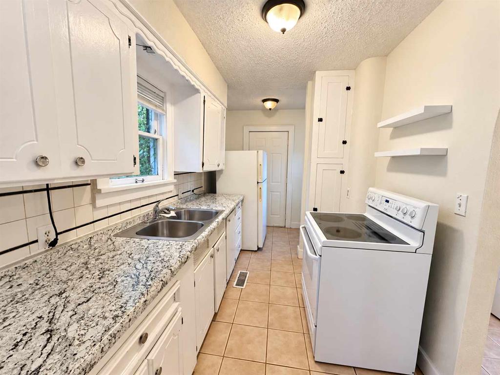 1136 N Villa Avenue Property Photo 5