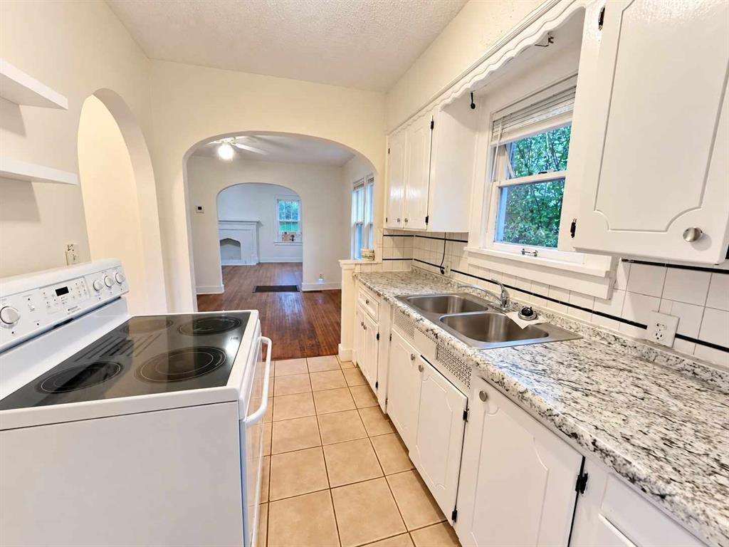 1136 N Villa Avenue Property Photo 6