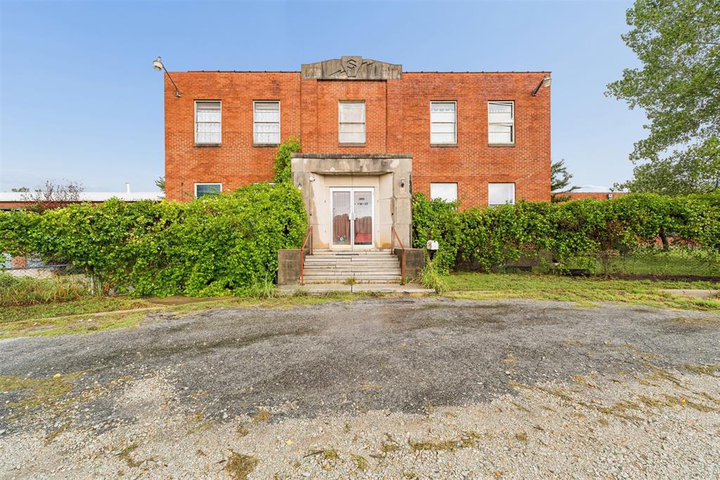 1200 W Benedict Street Property Photo 2