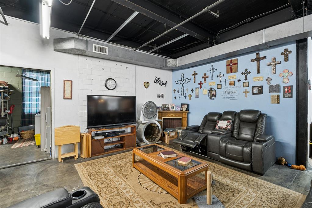1200 W Benedict Street Property Photo 5