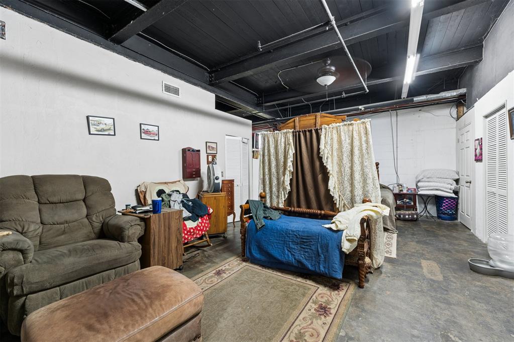 1200 W Benedict Street Property Photo 20