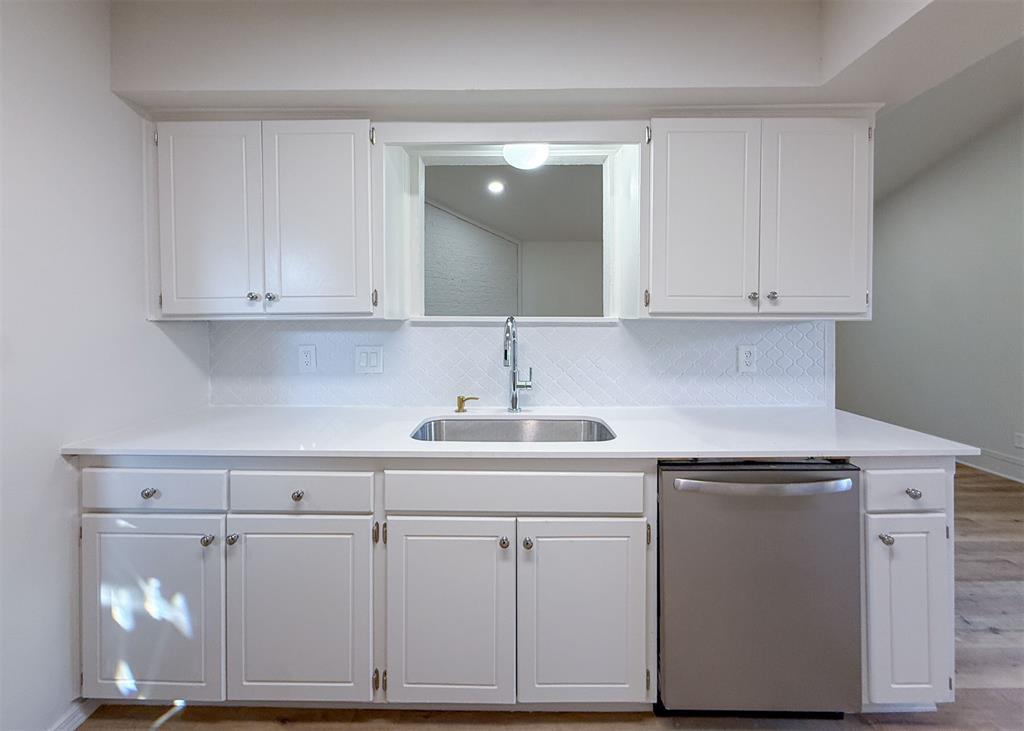 8813 Rambling Road Property Photo 4