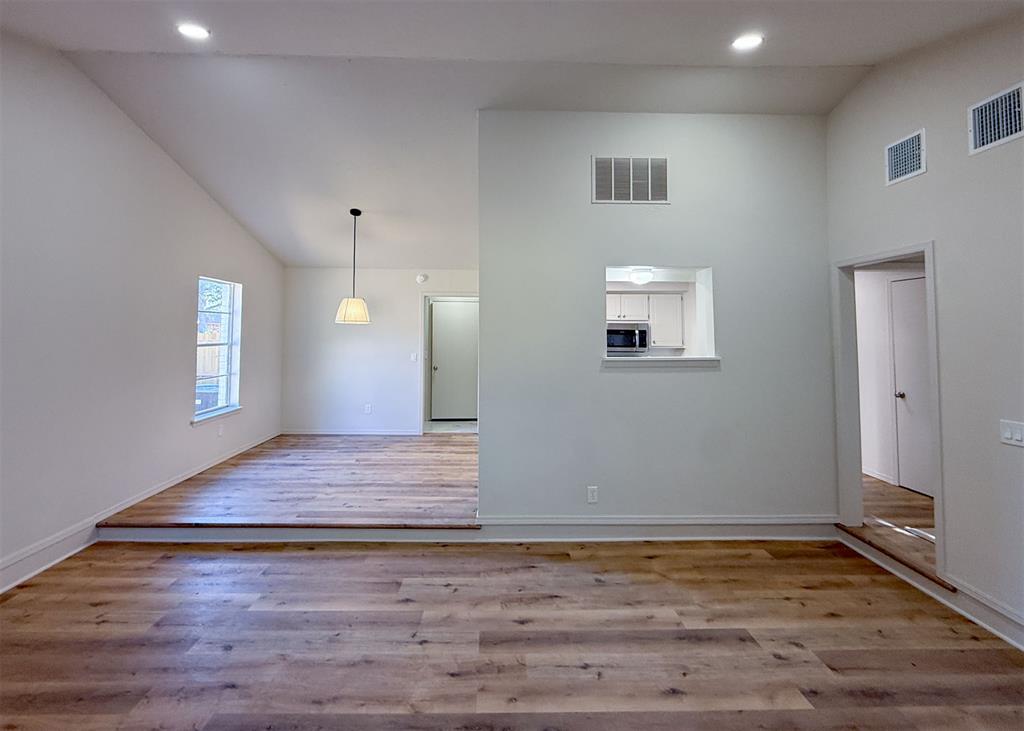 8813 Rambling Road Property Photo 9
