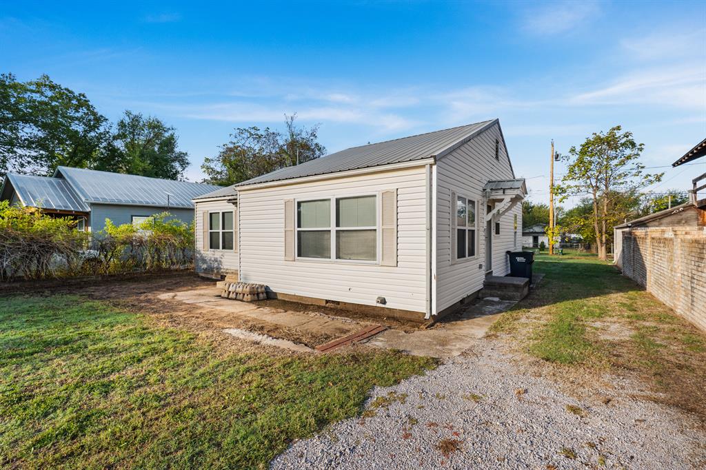 1327 Eureka Street Property Photo 1