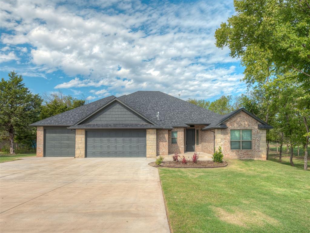 9070 Oak Tree Circle Property Photo 2