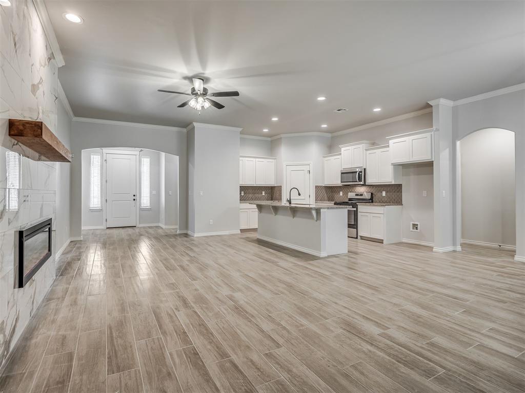 9070 Oak Tree Circle Property Photo 6