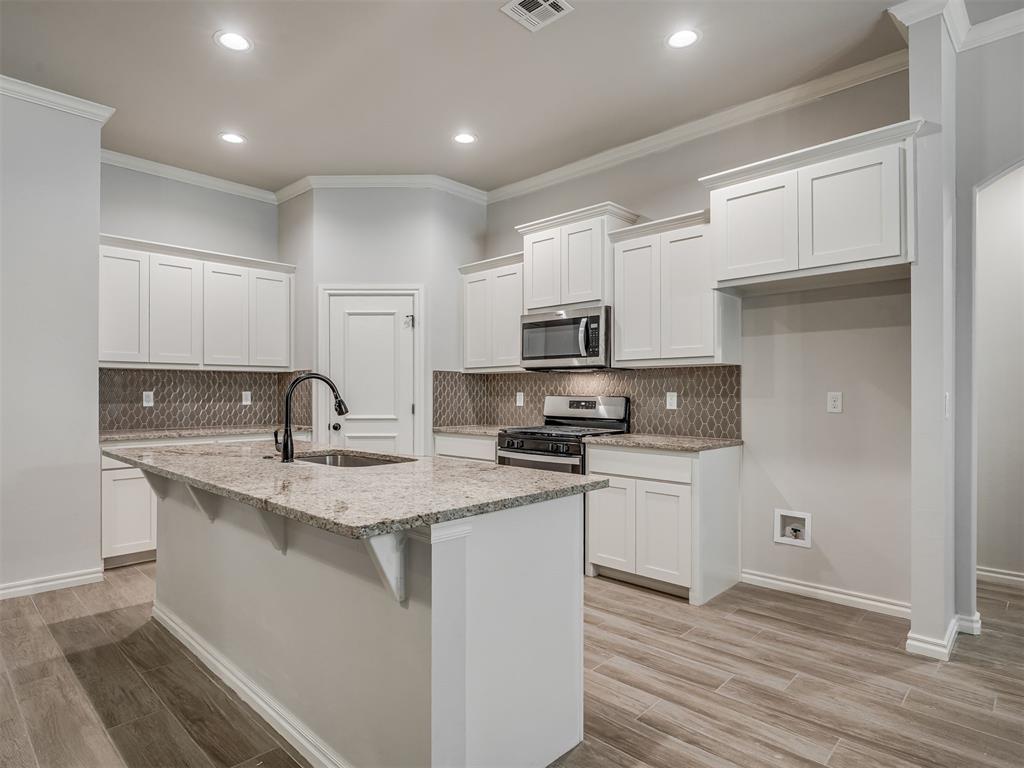 9070 Oak Tree Circle Property Photo 11