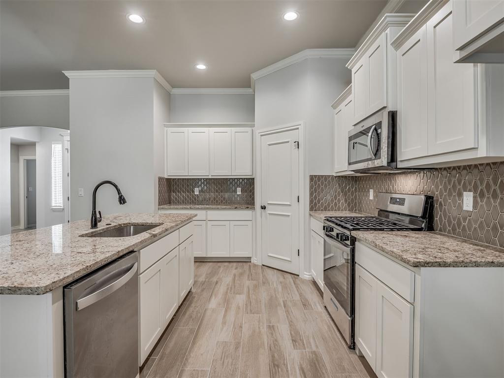 9070 Oak Tree Circle Property Photo 12