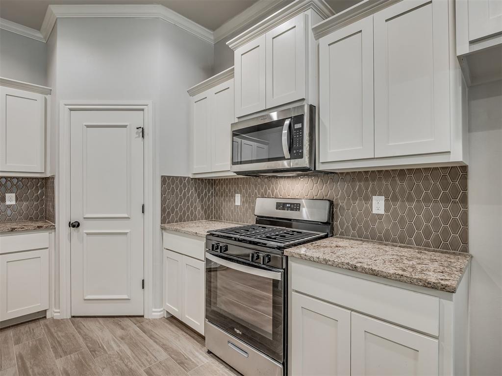 9070 Oak Tree Circle Property Photo 14