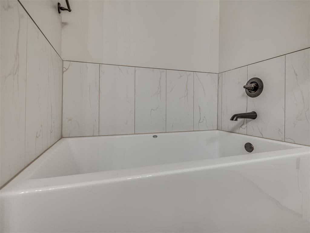 9070 Oak Tree Circle Property Photo 25