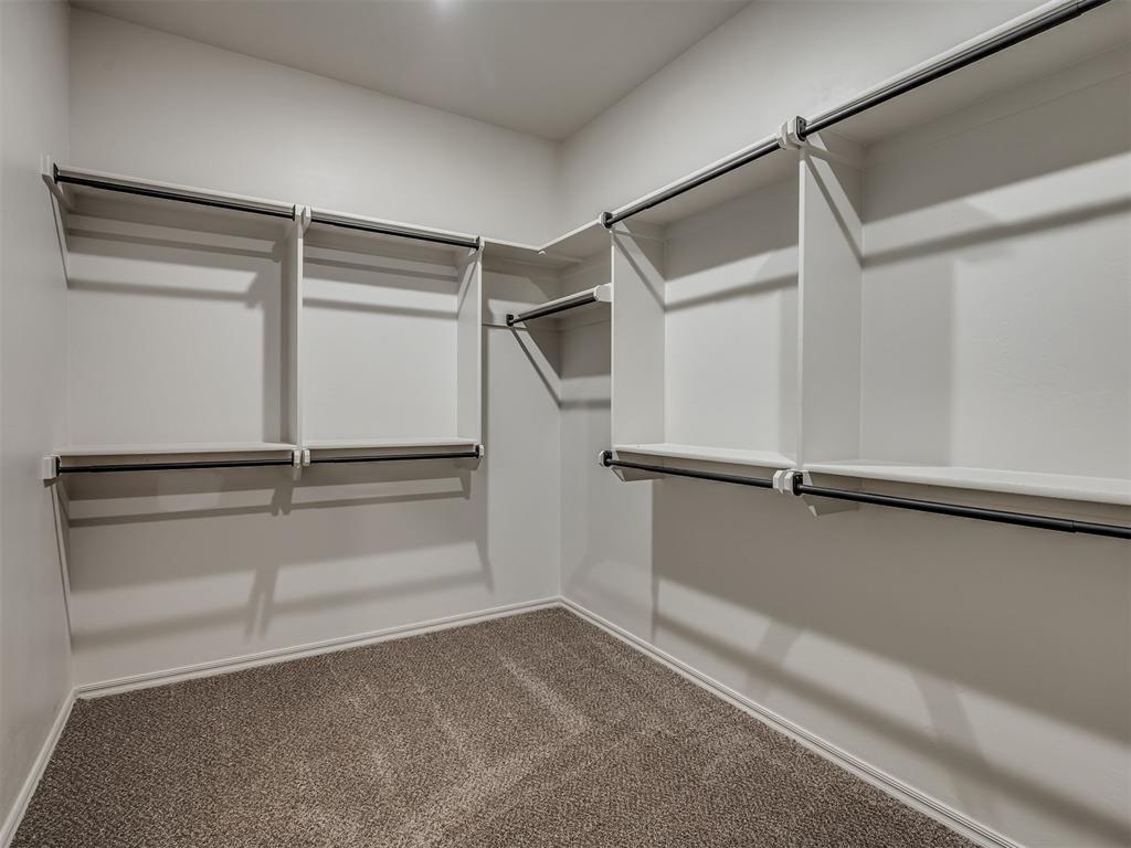 9070 Oak Tree Circle Property Photo 26