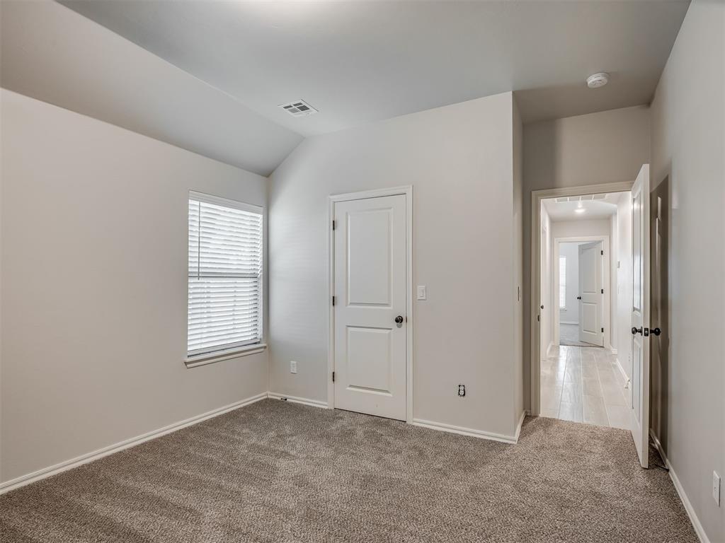 9070 Oak Tree Circle Property Photo 28